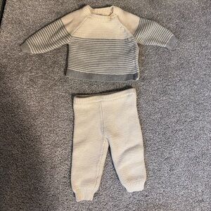 GAP Kids Cream and Gray Matching Set